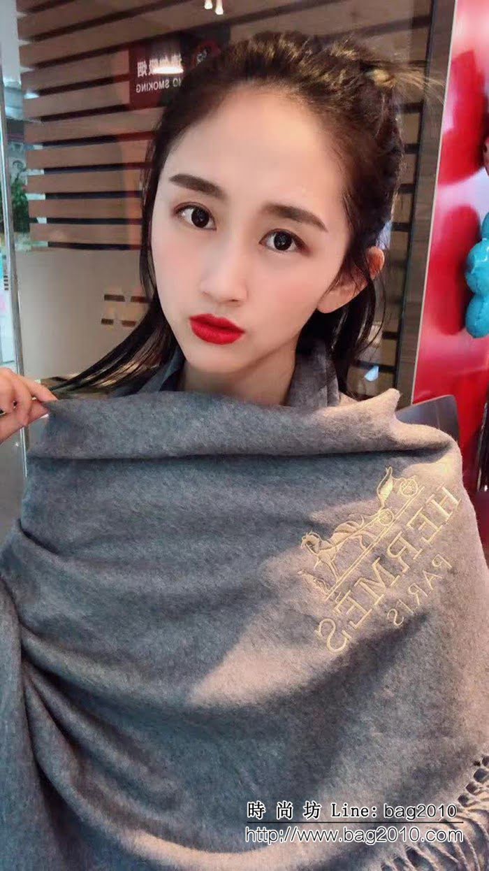 HERMES愛馬仕2018年度爆款 新款Hermès淨色刺繡圍巾 LLWJ6725